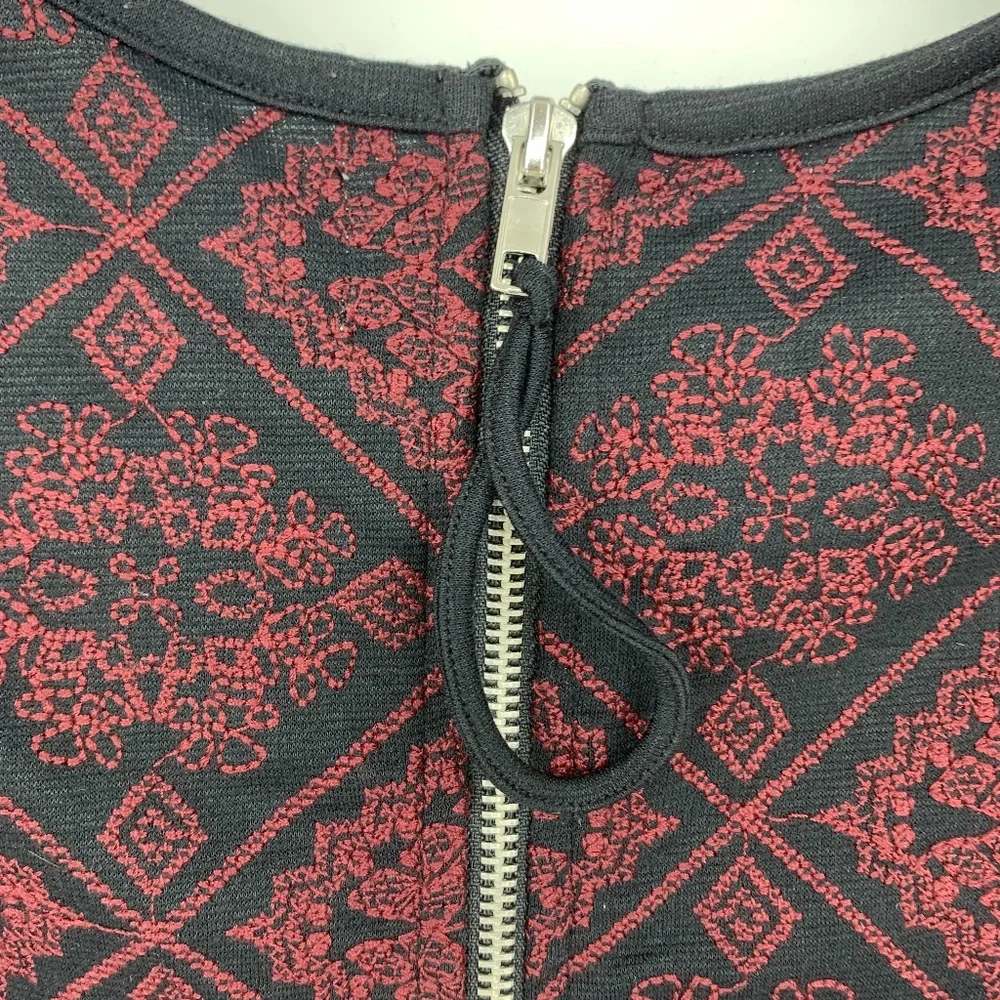 Kendall‎ and Kylie crop top XS embroidery